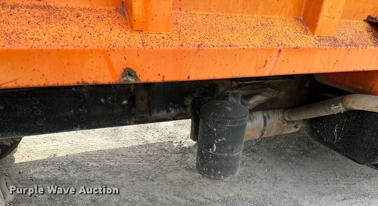 image for item DX1120 1996 International  4900 dump truck