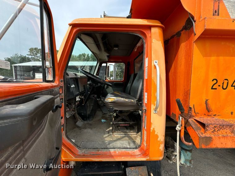 image for item DX1120 1996 International  4900 dump truck