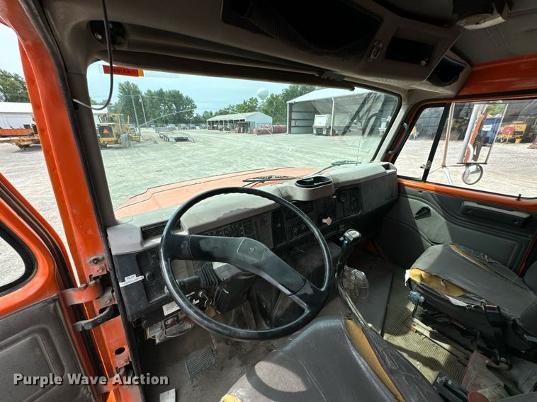 image for item DX1120 1996 International  4900 dump truck