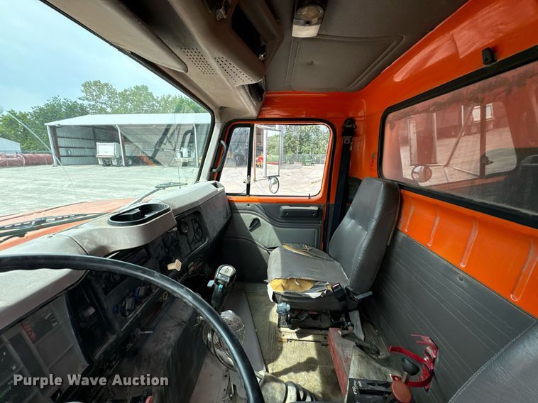 image for item DX1120 1996 International  4900 dump truck