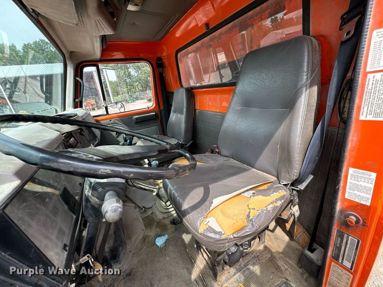 image for item DX1120 1996 International  4900 dump truck