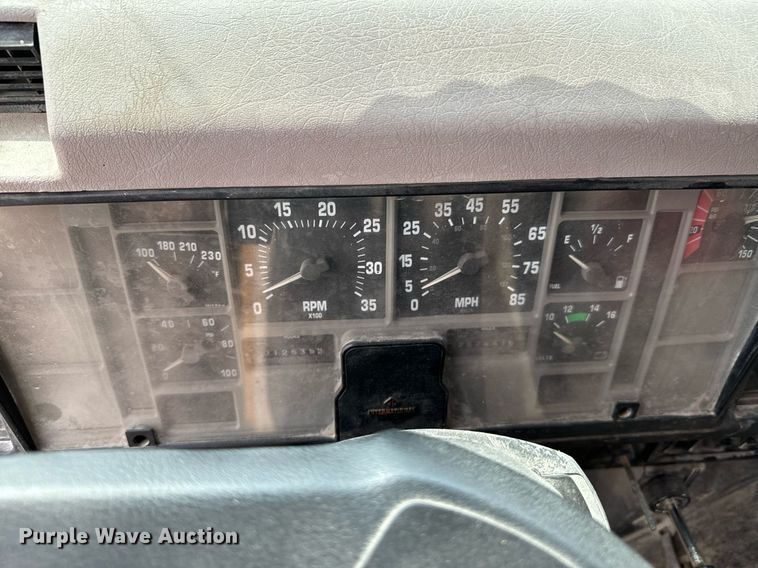 image for item DX1120 1996 International  4900 dump truck