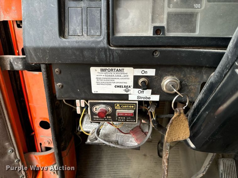 image for item DX1120 1996 International  4900 dump truck