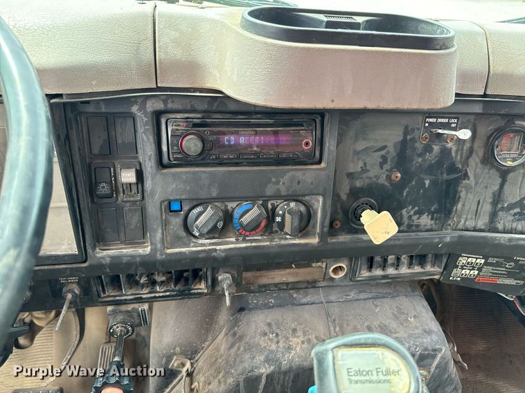 image for item DX1120 1996 International  4900 dump truck