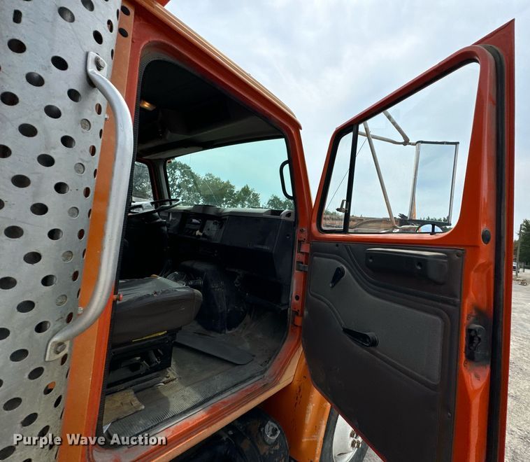 image for item DX1120 1996 International  4900 dump truck