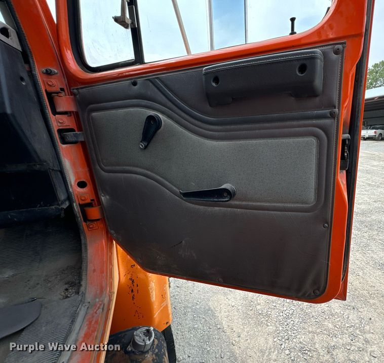 image for item DX1120 1996 International  4900 dump truck