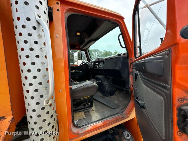 image for item DX1120 1996 International  4900 dump truck