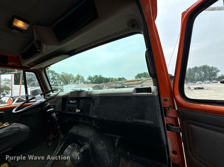 image for item DX1120 1996 International  4900 dump truck