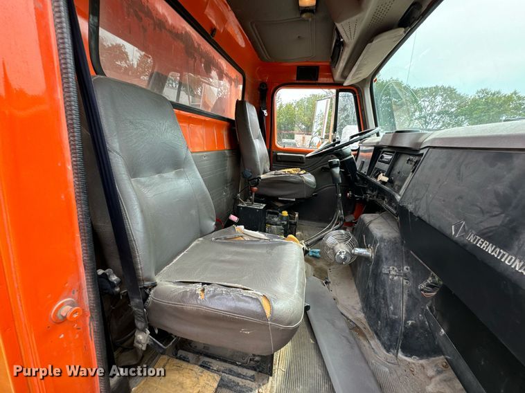 image for item DX1120 1996 International  4900 dump truck