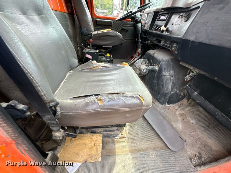 image for item DX1120 1996 International  4900 dump truck