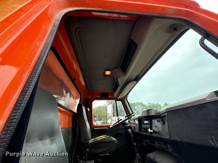 image for item DX1120 1996 International  4900 dump truck