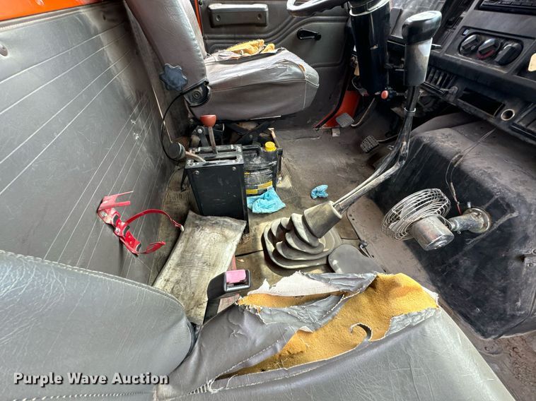 image for item DX1120 1996 International  4900 dump truck