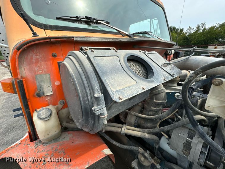 image for item DX1120 1996 International  4900 dump truck