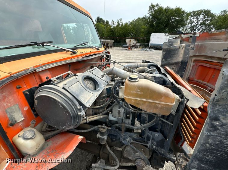 image for item DX1120 1996 International  4900 dump truck