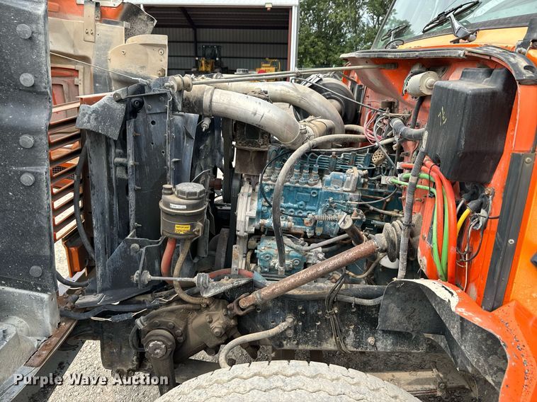 image for item DX1120 1996 International  4900 dump truck