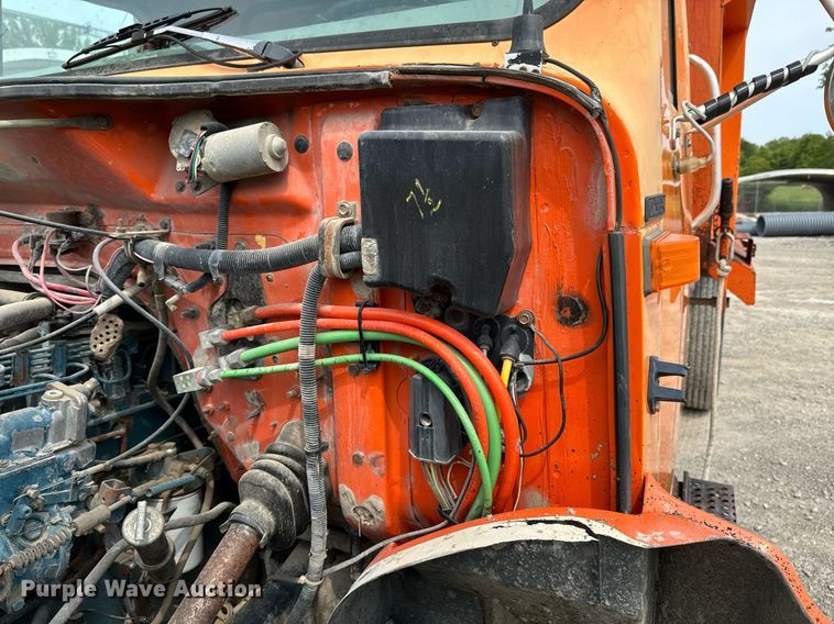 image for item DX1120 1996 International  4900 dump truck