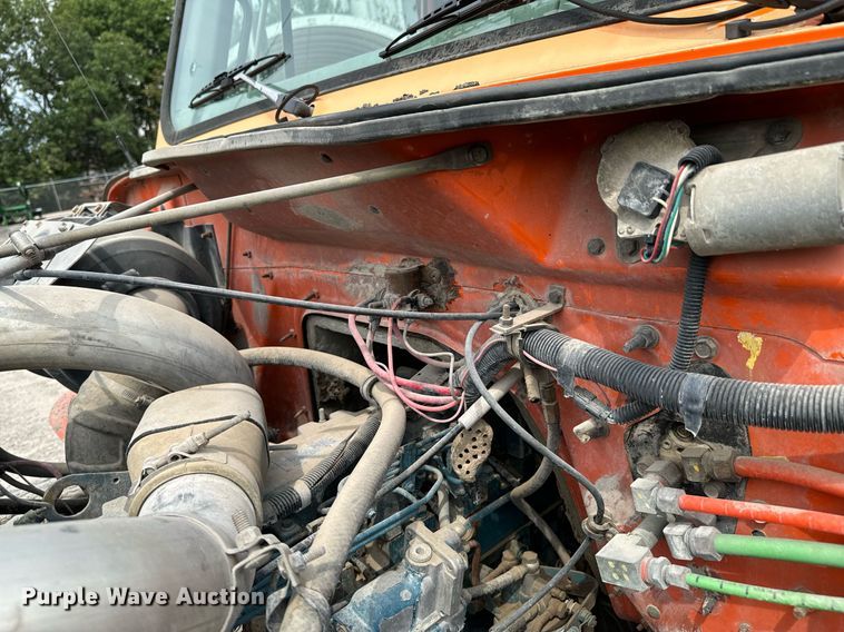 image for item DX1120 1996 International  4900 dump truck