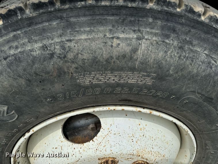 image for item DX1120 1996 International  4900 dump truck