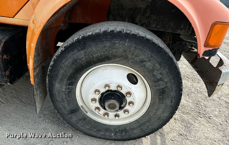 image for item DX1120 1996 International  4900 dump truck