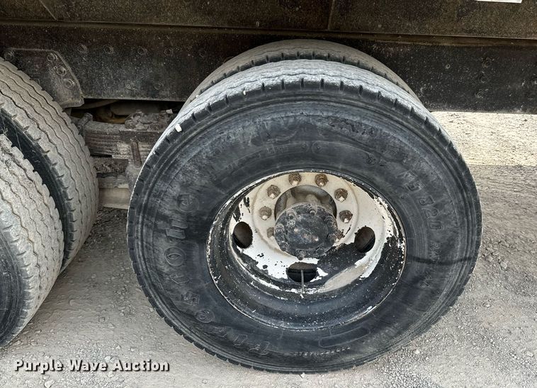 image for item DX1120 1996 International  4900 dump truck