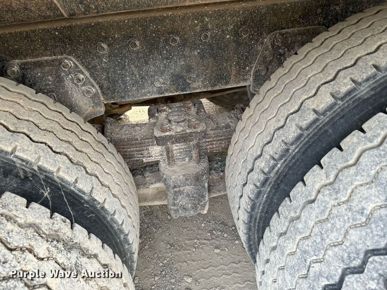 image for item DX1120 1996 International  4900 dump truck