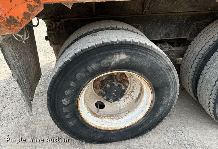 image for item DX1120 1996 International  4900 dump truck