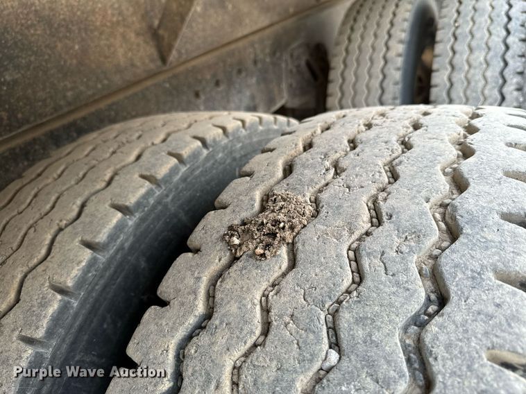 image for item DX1120 1996 International  4900 dump truck