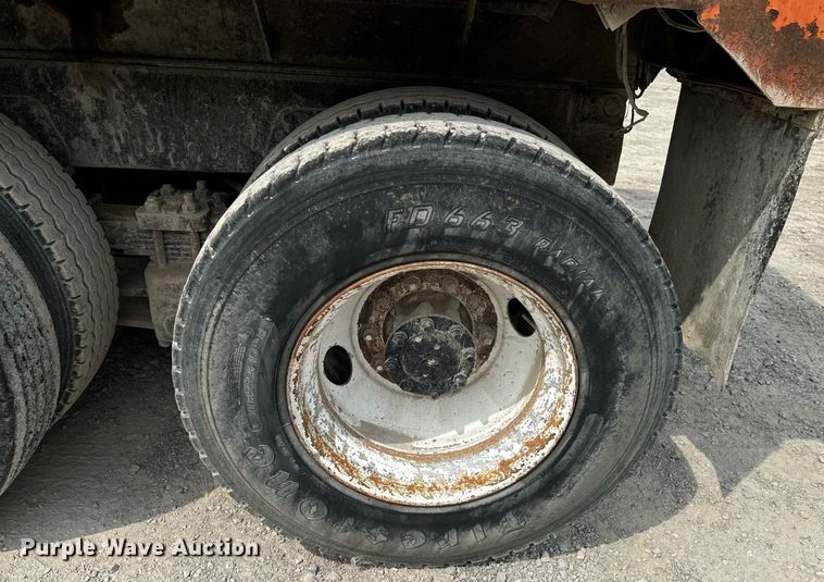 image for item DX1120 1996 International  4900 dump truck