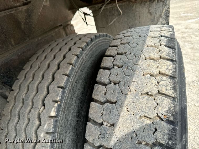 image for item DX1120 1996 International  4900 dump truck