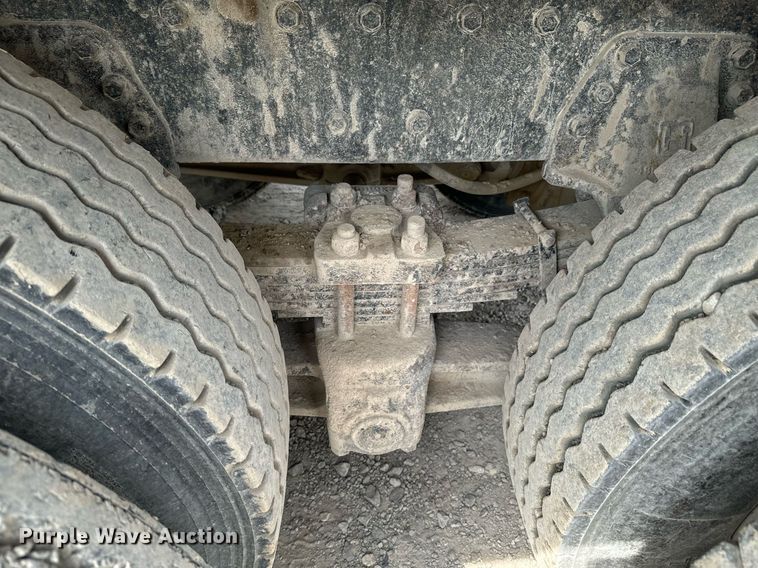 image for item DX1120 1996 International  4900 dump truck