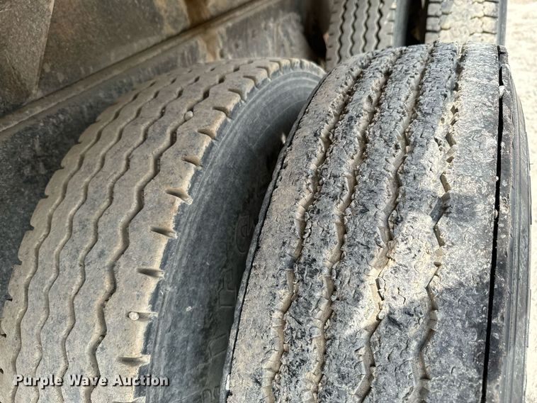 image for item DX1120 1996 International  4900 dump truck