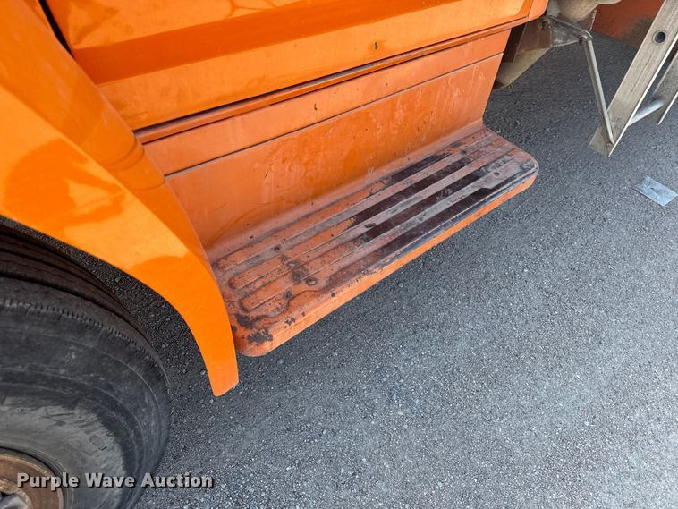 image for item EE7501 1984 Ford K708 crane truck