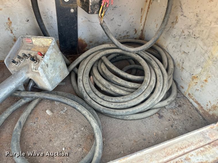 image for item EE7501 1984 Ford K708 crane truck