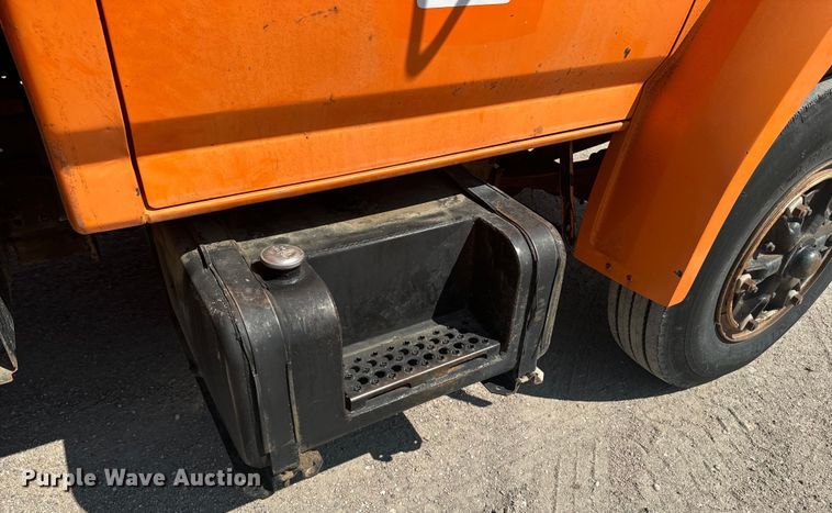 image for item EE7501 1984 Ford K708 crane truck