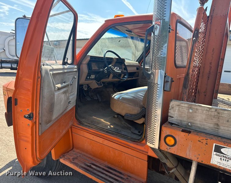 image for item EE7501 1984 Ford K708 crane truck
