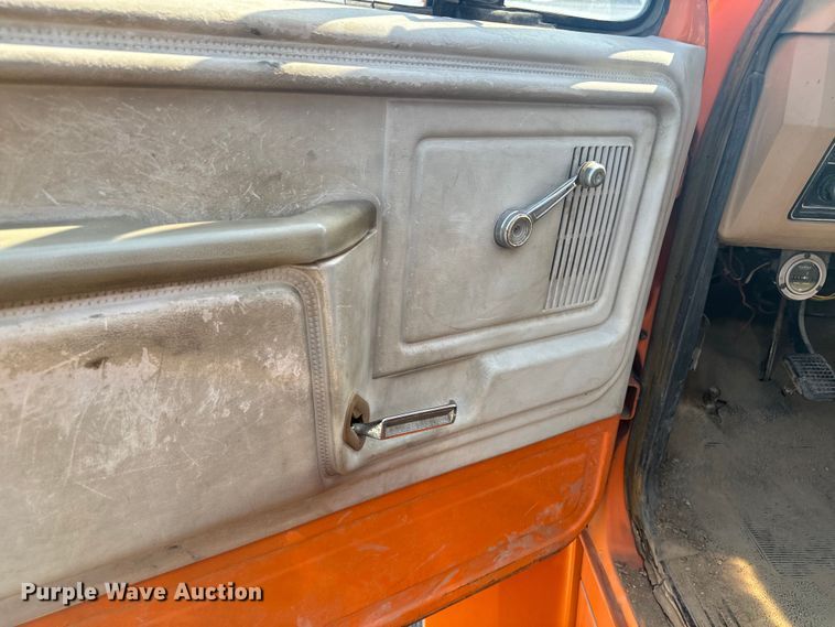 image for item EE7501 1984 Ford K708 crane truck