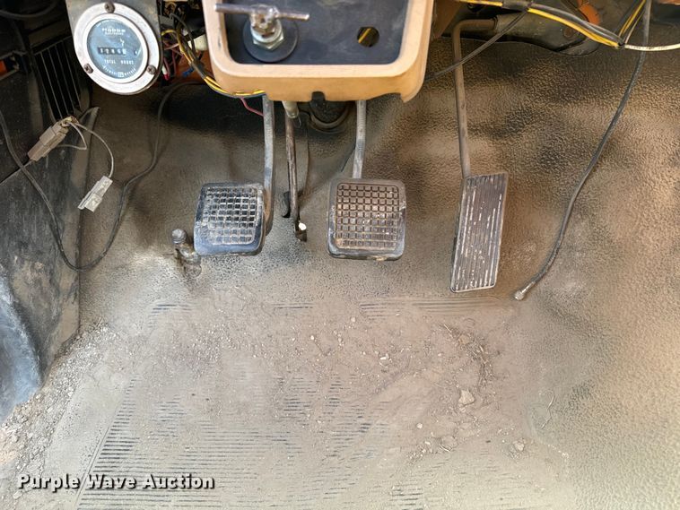 image for item EE7501 1984 Ford K708 crane truck