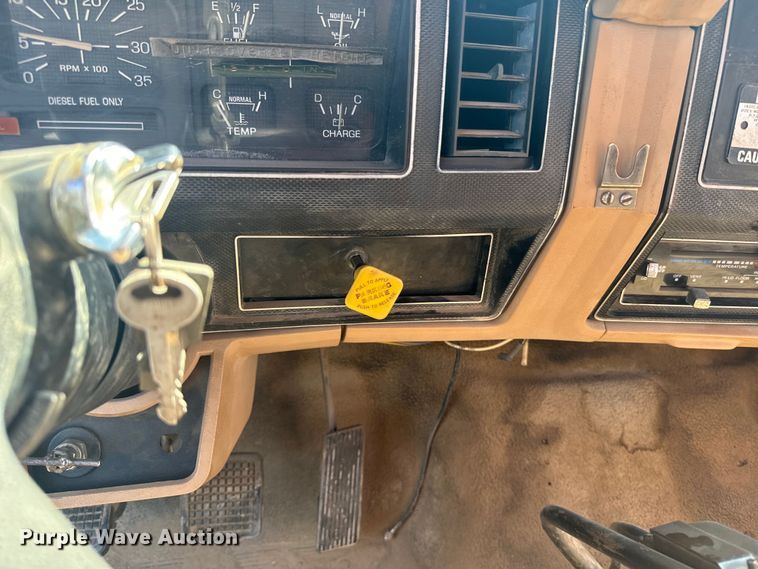 image for item EE7501 1984 Ford K708 crane truck