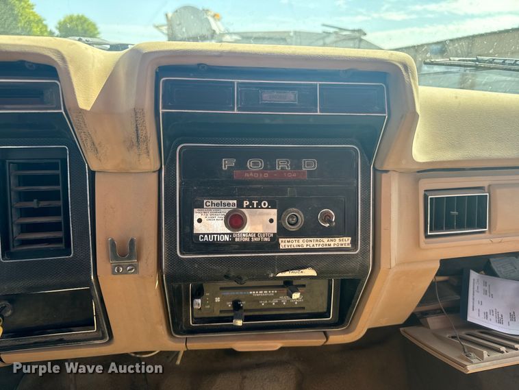 image for item EE7501 1984 Ford K708 crane truck