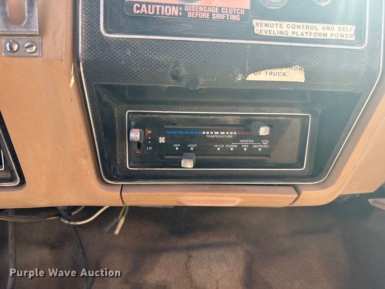 image for item EE7501 1984 Ford K708 crane truck