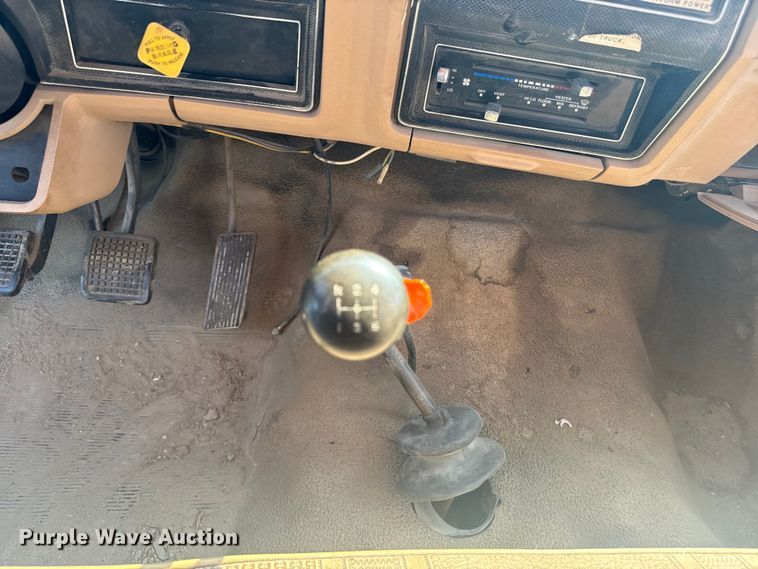 image for item EE7501 1984 Ford K708 crane truck