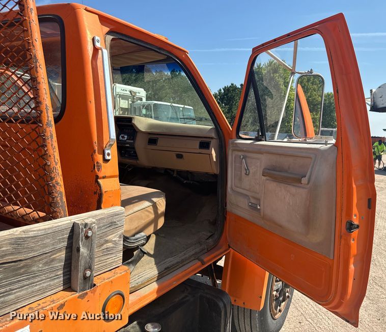 image for item EE7501 1984 Ford K708 crane truck