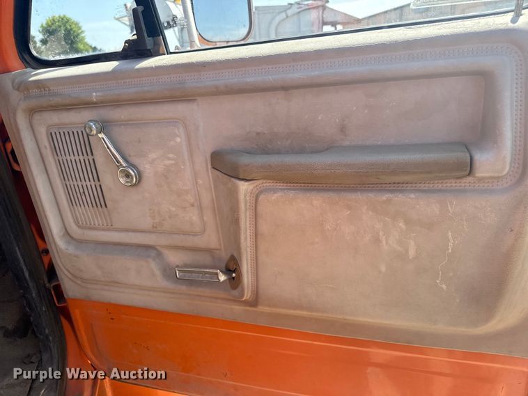 image for item EE7501 1984 Ford K708 crane truck