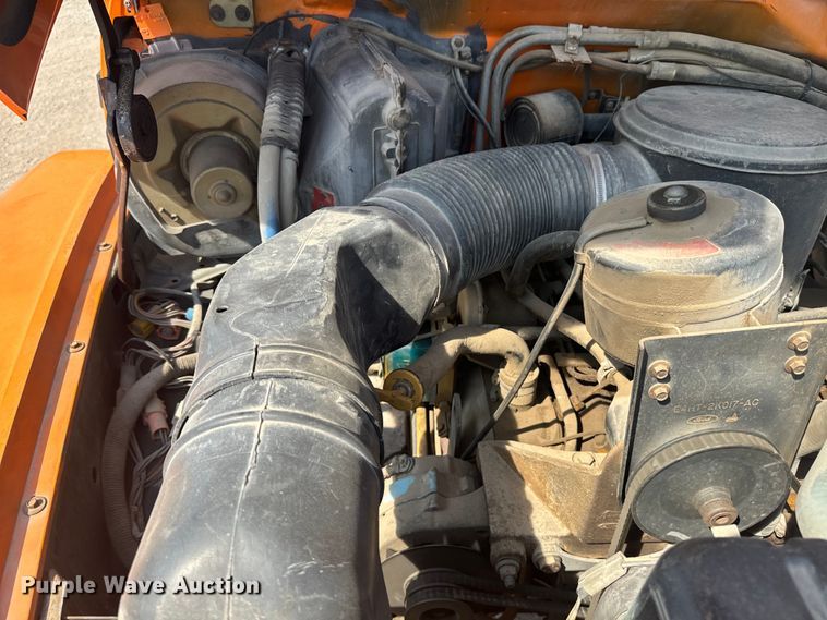 image for item EE7501 1984 Ford K708 crane truck