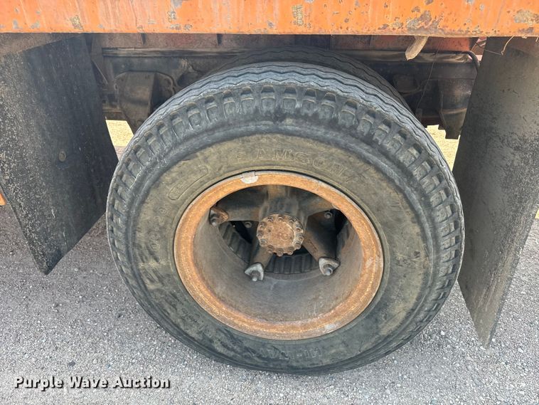 image for item EE7501 1984 Ford K708 crane truck