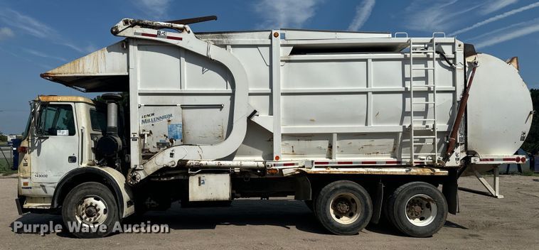 image for item EE7502 2001 Volvo WX64 refuse truck