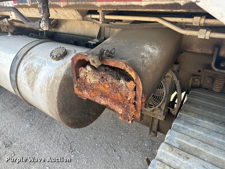 image for item EE7502 2001 Volvo WX64 refuse truck