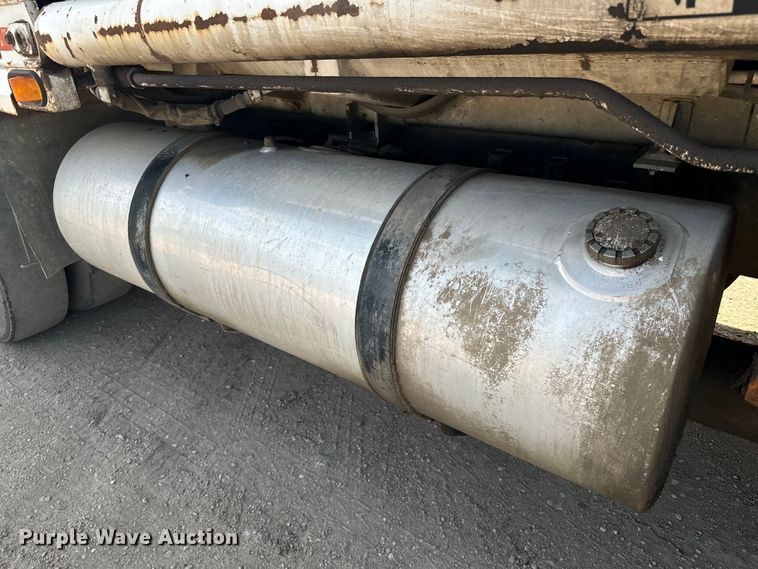 image for item EE7502 2001 Volvo WX64 refuse truck