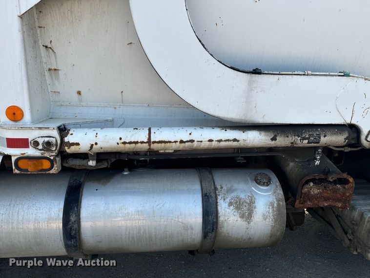 image for item EE7502 2001 Volvo WX64 refuse truck