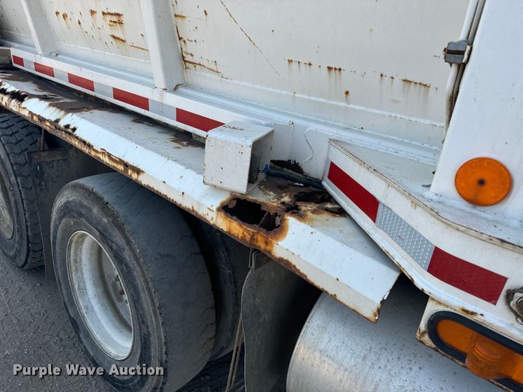 image for item EE7502 2001 Volvo WX64 refuse truck